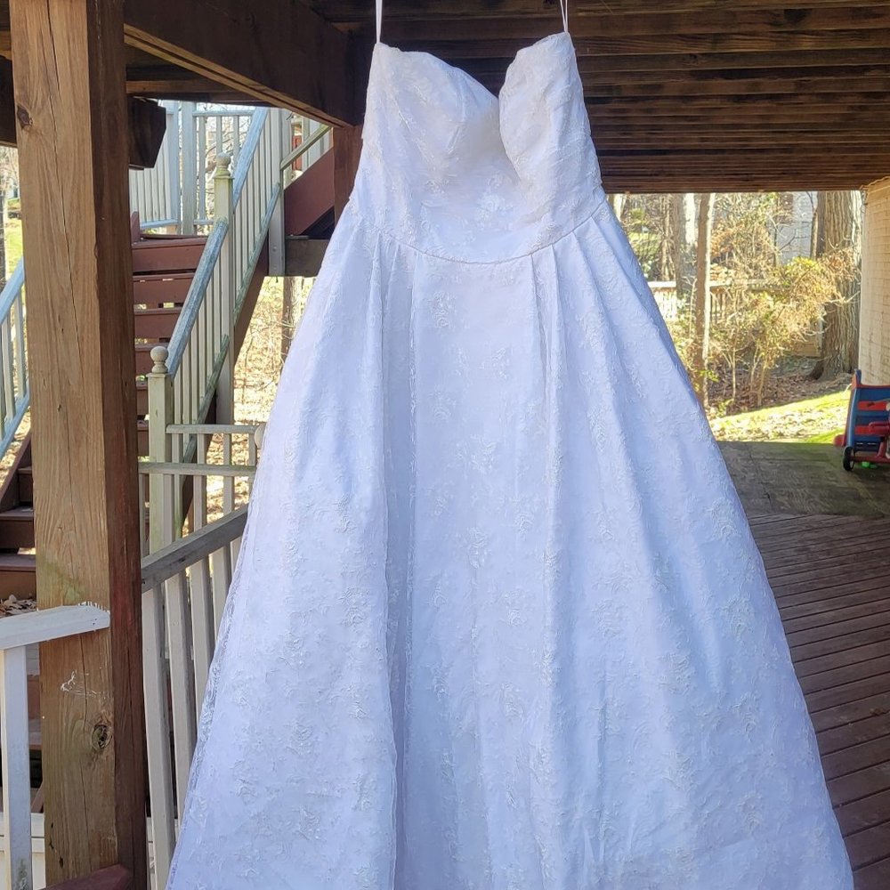 Strapless Lace Ballgown with POCKETS!!!